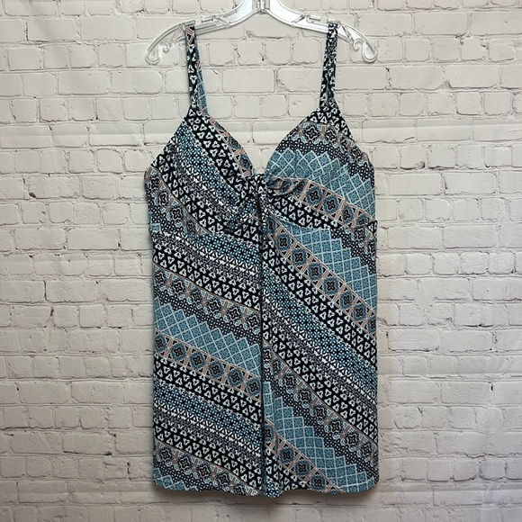 Swimsuits for all Crest Tie Front Underwire Swimdress - Picture 3 of 14